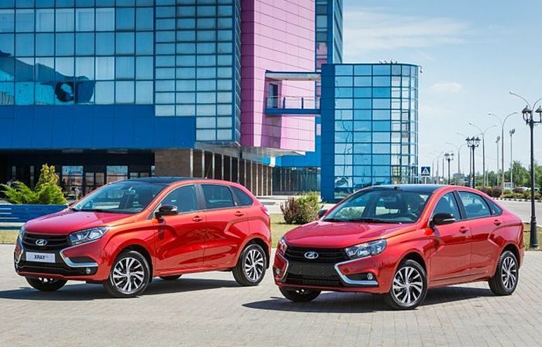 LADA представила юбилейные версии Vesta и XRAY